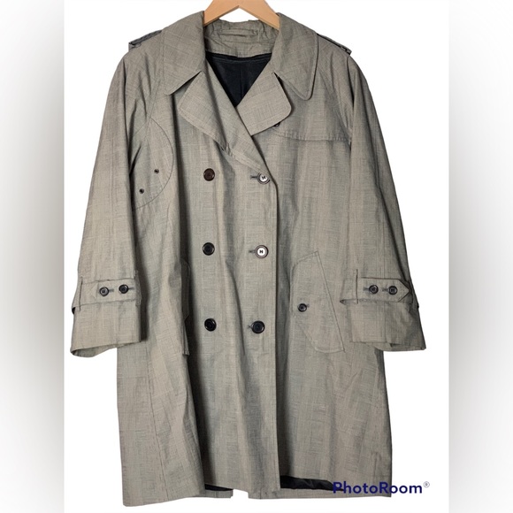 Vintage Burberry trench coat - Picture 2 of 5